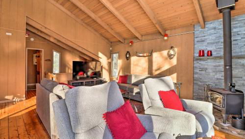 Fire Pit and Grill Lakefront Poconos Cottage! - Foto 5