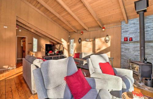 Fire Pit and Grill Lakefront Poconos Cottage! - Foto 5