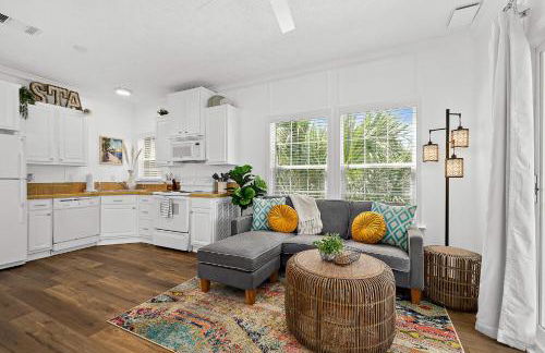 Treetop Cottage - 3 blocks from Historic District - Foto 12