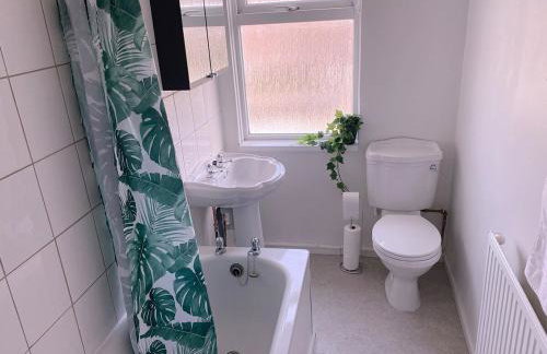 Stylish 4BR Home - Free WiFi -Ideal for Contractors - Foto 21