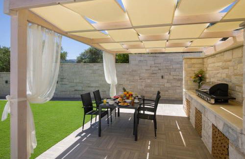 TWIN'S HOME LUXURY SUITES - Photo 38