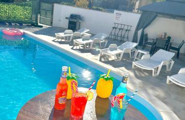 Holiday Home Three Sisters with Swimming Pool & Jacuzzi - Photo 2