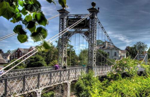 Beautiful period cottage, exceptional riverside location in the heart of Chester - Photo 40