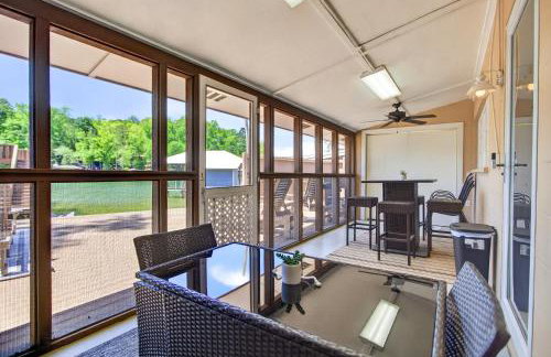 Lakefront Cabin with Private Dock - Foto 3