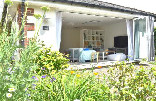Open Plan Dog Friendly Annexe Sleeping 2 I Near Local Beaches & Chichester with FREE Parking - Foto 16