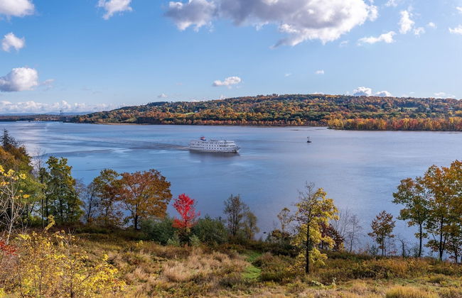 River Lodge by Avantstay 11 BR Historic Estate w/ Pool & Views of Hudson! - Foto 29