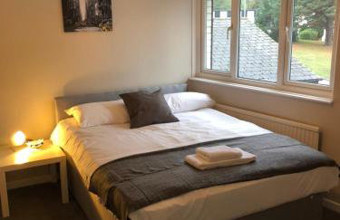 5 Bed Camberley Airport Accommodation - Foto 21