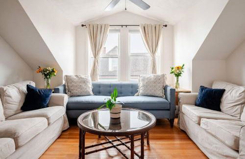 NEW! Family-Friendly Getaway -1 Mi to Dtwn Salem w Roof Deck & Tiki Bar - Foto 4