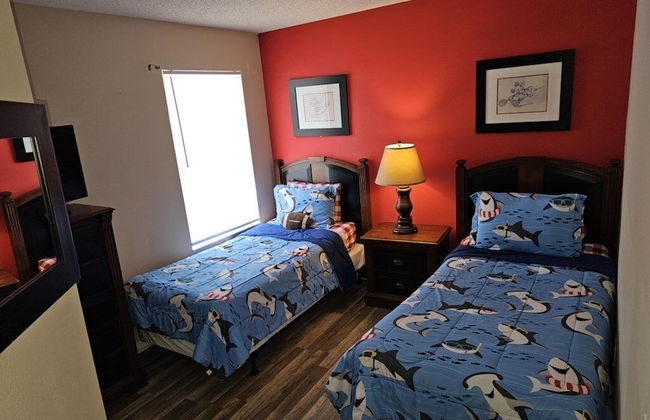 Spacious 7 Br, 4.5 Br Retreat With Pool 7 Bedroom Condo by RedAwning - Foto 2