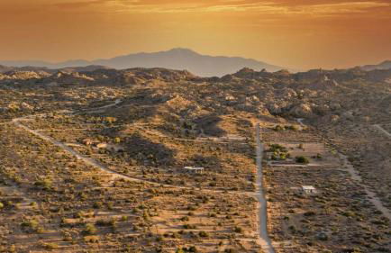 Skyline Ridge- Modern Residence w Sprawling Views - Foto 12