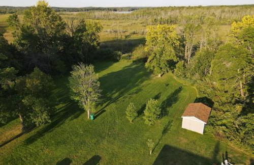 Modern Home on Mille Lacs Lake! Amazing yard and game-room! - Foto 43