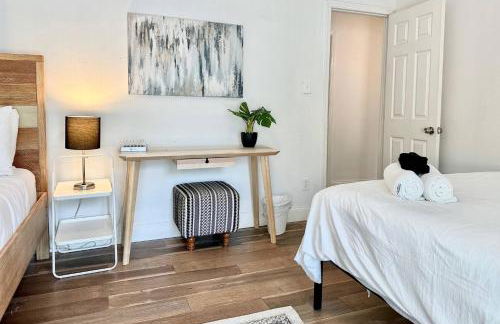 Treehouse is a Quaint 2 BR in an Up-and-Coming Part of Town, Pet Friendly with Fenced Yard and lounge area that is Close to Downtown Tampa - Foto 35