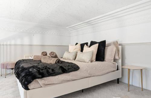 Luxe Victorian Spacious Home Sefton Park with Parking - Foto 24