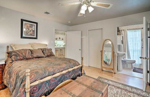 Riverfront Martindale House with 2 Covered Decks - Foto 16