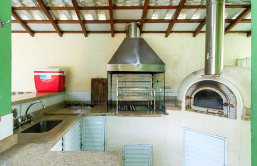 CHARMOSA CASA EM CONDO A 01 QUADRA DA PRAIA DO SAPE UBATUBA com churrasqueira, forno pizza, wifi - Foto 4