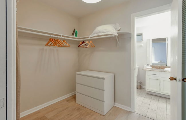 Artrageous on the river By RocketStay - Photo 20