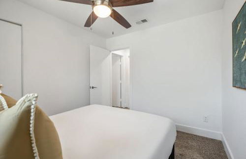 The Orange Door - Unit B - Travis Heights Duplex - Foto 28