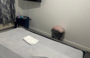 The Cozy Modern Stay - Photo 6