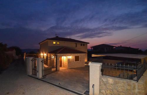 Villa Muskatel KRK -with heated covered pool - Photo 15