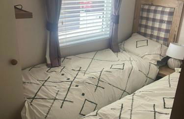 Luxury 6 Berth Caravan, Marton Mere - Photo 12