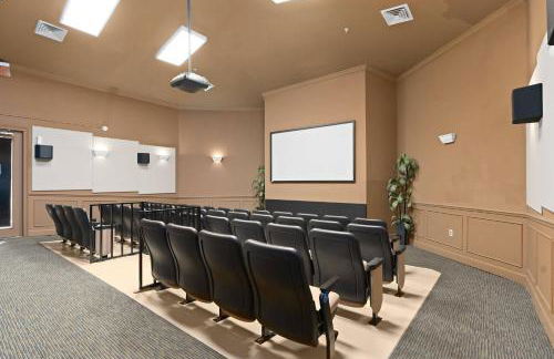 Elegant Townhome w Water Park near Disney Parks - Foto 50