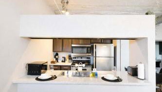 2BR River Market Loft for 6 - Rooftop & Gym - Foto 5