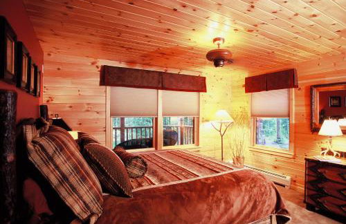 Upscale Fryeburg Cabin Hot Tub and Billiards Table! - Foto 16