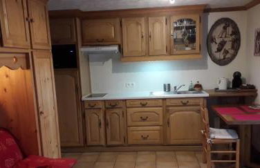 A4 km de Megève très joli studio avec jacuzzi ,vue sur les montagnes au calme - Foto 22