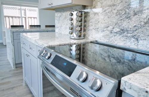 Renovated 5 Bd 3 Ba AC Private Deck Lawn - Foto 63