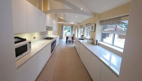 Stunning 3BD Victorian House in Bramhall Village - Foto 3, stove