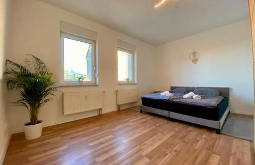 HOCHWERTIGE Ferienwohnung mit 7qm Balkon, Netflix, Kaffeeautomat, RainShower Bad - Foto 18