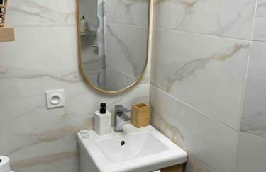 Apt Charmant, Proche Gare et Centre Historique - Climatisation et WiFi - Foto 17