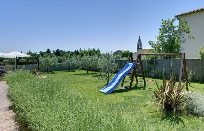 Superb Modern Villa With Pool, Large Fenced Yard Near the Beach - Foto 23