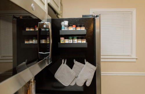 Speakeasy, Hot Tub, Putt Putt, Outdoor Theatre, 8 minutes from Downtown Greenville - Foto 41