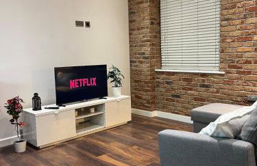 New & Modern 2-Bed Flat in City Centre - Foto 1