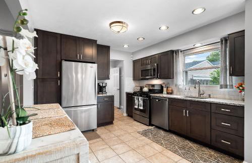 Lake Cottage with Hot Tub and Game Room - Foto 61