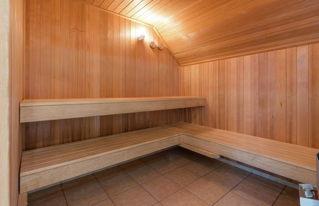 Spacious Retreat by Lake - Photo 25