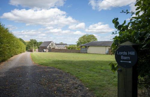 Beautiful Barn Stunning Views Parking & Garden - Photo 25