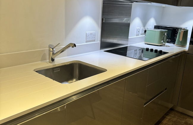 Phoenix 2 Bedroom Apartment in london - Photo 13