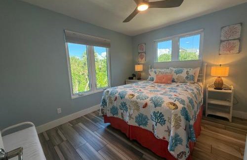Coconut Castaway - Ocean Views, Walk to Beach, Golf Cart, Club Pool - Photo 15