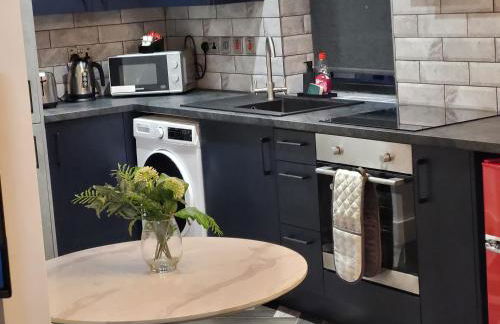 Affordable Serviced Apartment Perfect for Contractors in PE1 Short & Long Term Stays - Free WIFI - Free Parking - With Sofa Bed - Full Kitchen - Foto 17