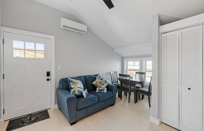 Modern Condo Perfect For Winter Rental - Photo 4