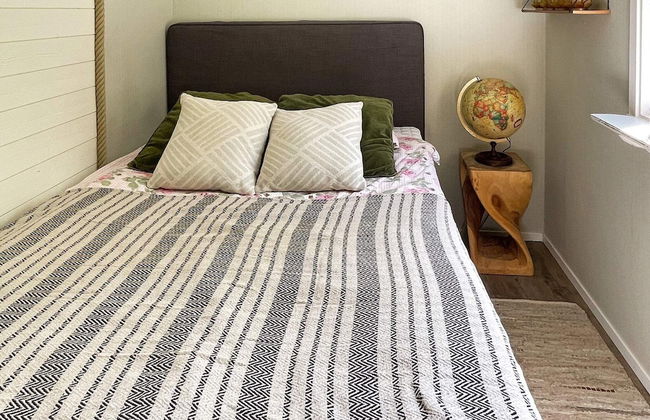 Bright Holiday House by the Lake - Photo 3