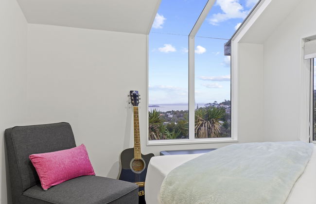 High-end Modern Villa Spa Pool & Views - Photo 8