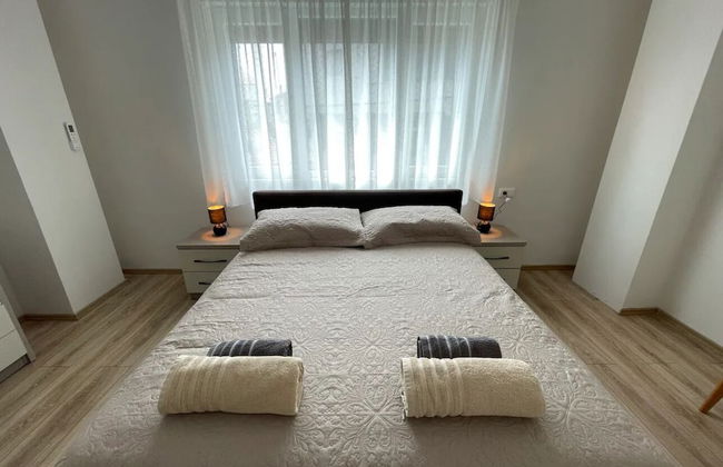 Brand New City Center Apartment - Photo 4