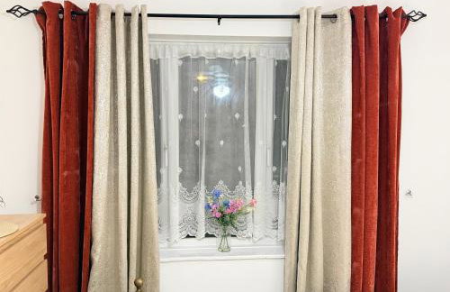 Lovely Two Double Bedroom Maisonette in Surrey - Photo 8