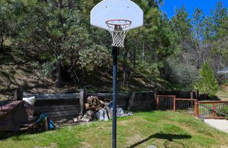 Near Yosemite Bass Lake Cabin with Hot Tub, Lake View, Pet Friendly - Photo 43