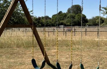 Cosy Cotswolds Cottage Farm Stay - Shepherds Rest - Photo 50