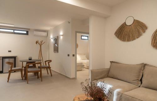 Athina Luxury Villa, with Pool & Walk to the Beach, By ThinkVilla - Foto 42