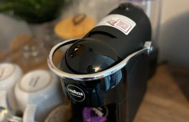 Skyline Loft - Modern Private King Room with Ensuite - Photo 9